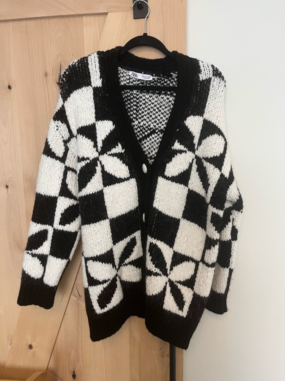 ZARA Black & White Geometric Floral Knit Cardigan